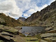 66 Lago della Paura (1984 m) con vista verso il Monte Corte